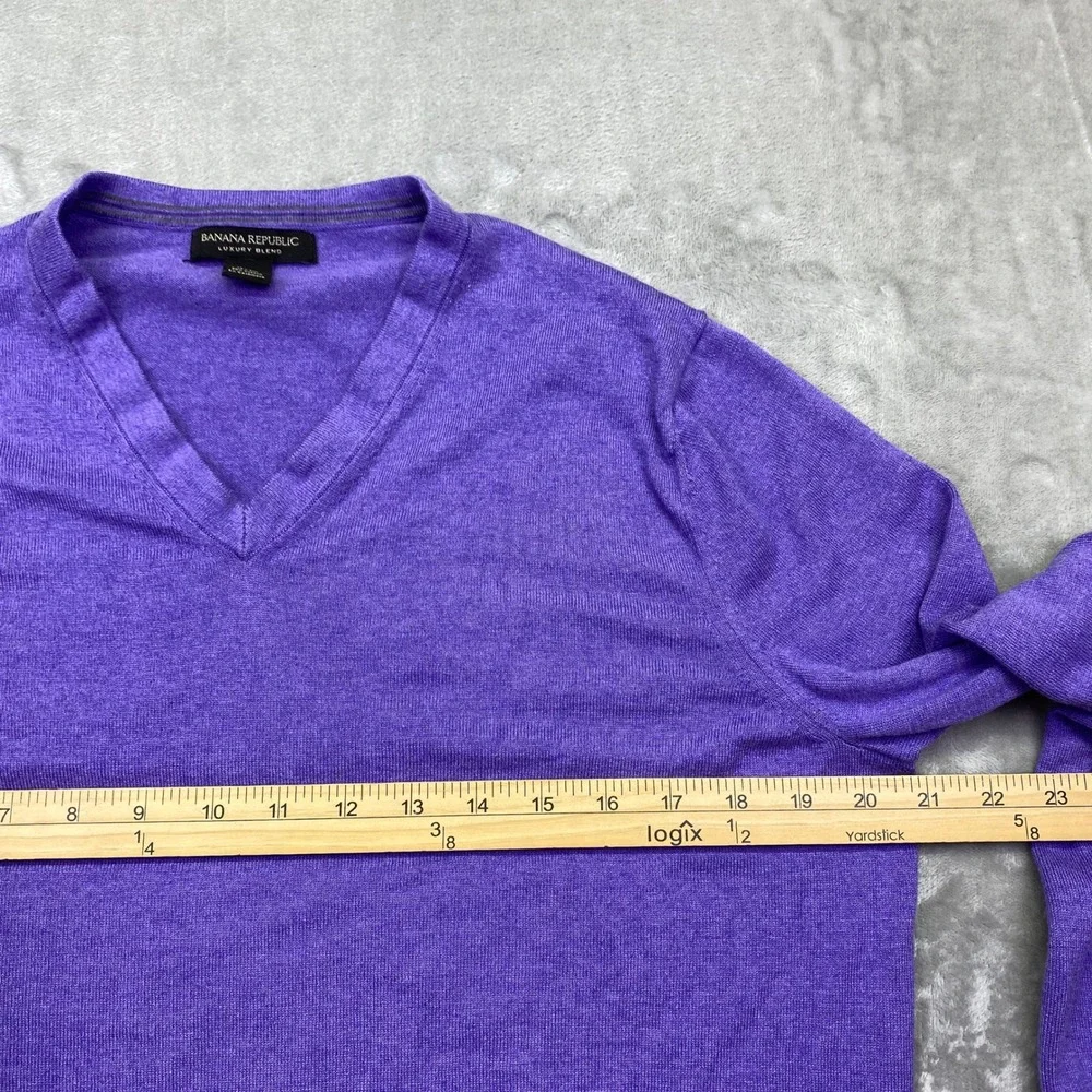 Banana Republic Luxury Blend V Neck Sweater Men's L Purple Silk Cotton Cashmere‎